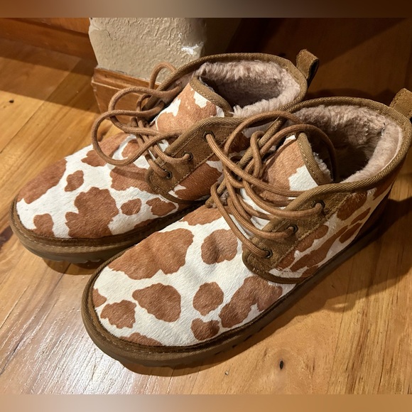 Ugg Neumel cow print boot sz 10 messa sand - Picture 3 of 7